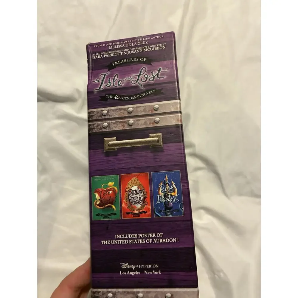 Treasures of the Isle of the Lost 3 book box set Descendents Melissa de la Cruz